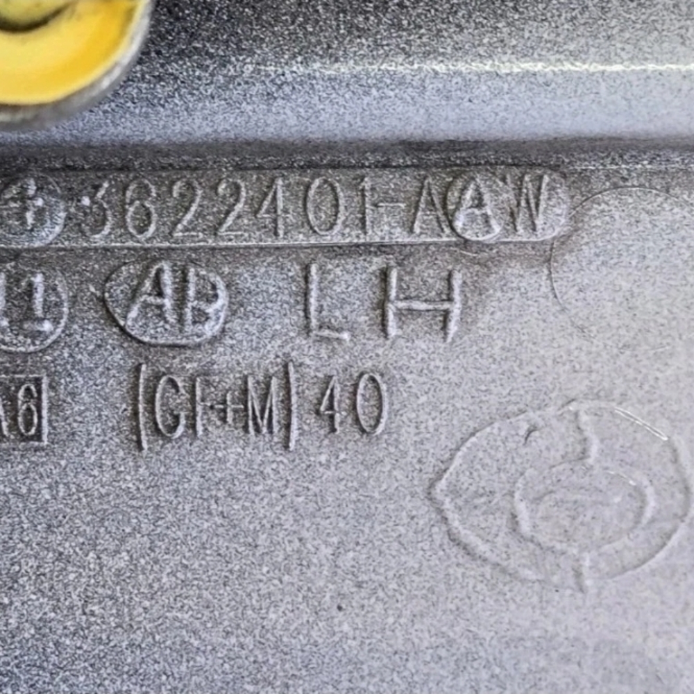 White Metal Locking Box - Picture 4 of 6